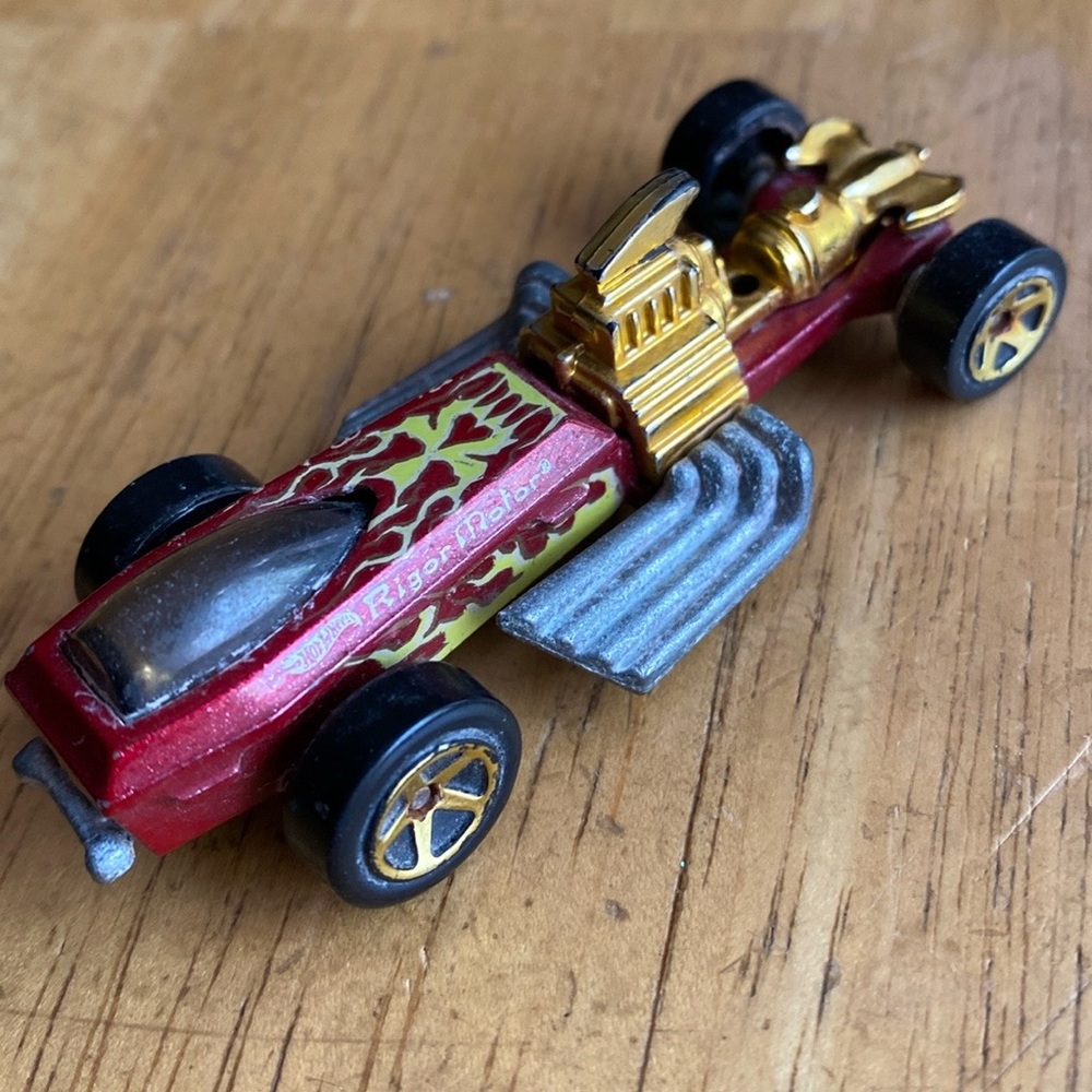 Hot Wheels 1994 Mattel made in Malaysia Birdhouse Coffin Car red gold Diec…